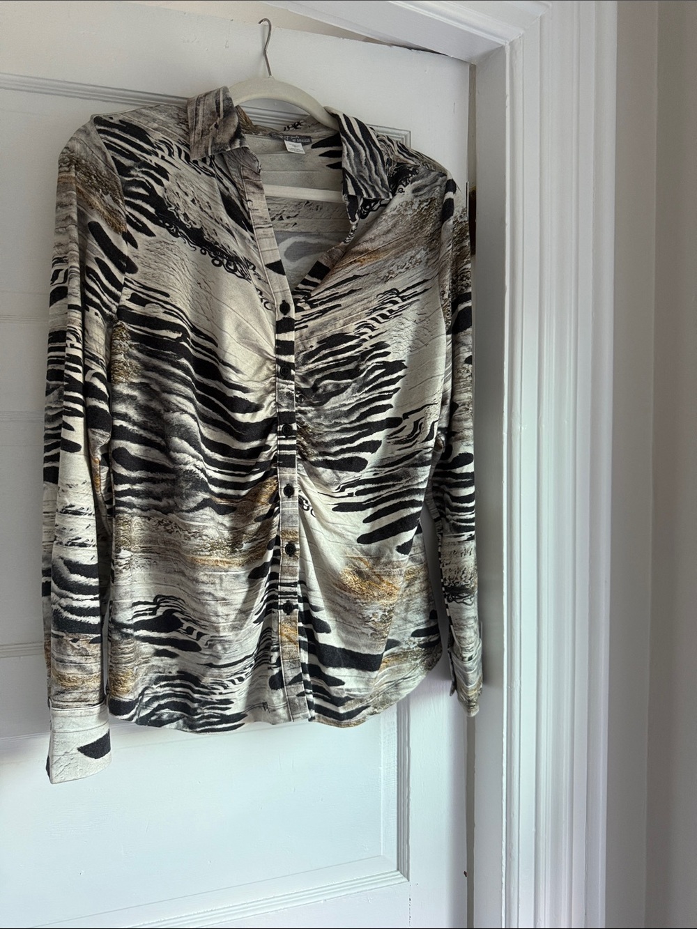 ART Simply by Dolcezza Abstract Animal Print Button Front Top XL
